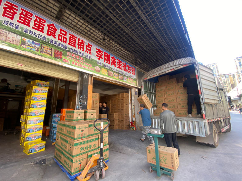 日銷禽蛋逾千萬枚！開屏新聞探訪云南最大禽蛋交易市場